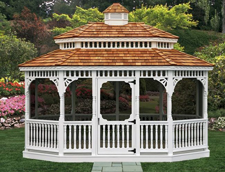 Викторианский стиль – идеальный вариант для летней беседки, которая находится в саду
